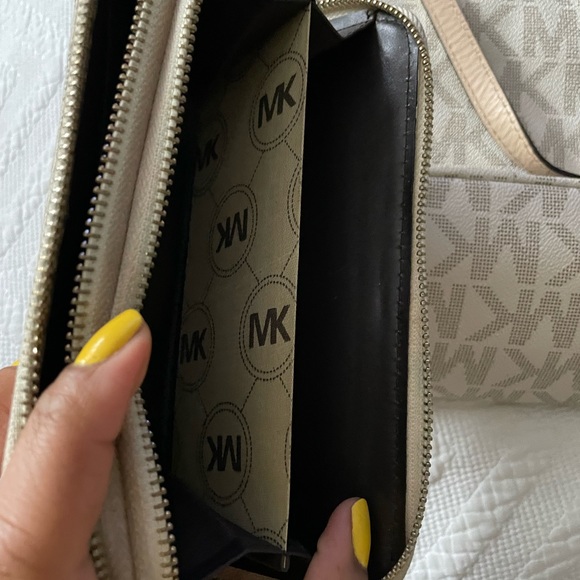 Michae Kors white logo handbag & wallet bundle - Picture 9 of 13